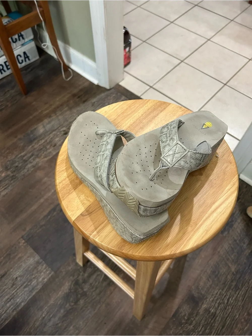Vionic Wedge Flip Flop Sandals in Gray